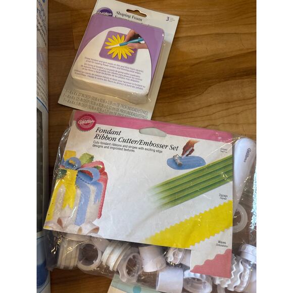 Fondant Cake Decorating Lot Emboss Cut Press Books - Picture 3 of 10